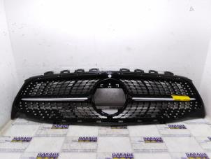 Gebruikte Grille Mercedes CLA (118.3) 2.0 CLA-200d Prijs € 248,05 Inclusief btw aangeboden door Autoparts Van De Velde