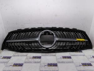 Gebruikte Grille Mercedes CLA (118.3) 2.0 CLA-200d Prijs € 248,05 Inclusief btw aangeboden door Autoparts Van De Velde