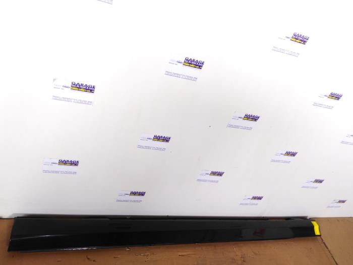 Dorpel links Mercedes C-Klasse