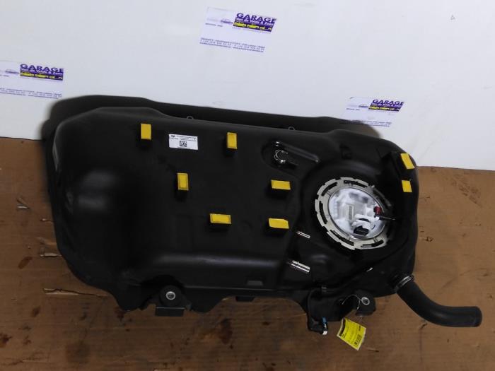 Zbiornik Mercedes CLA