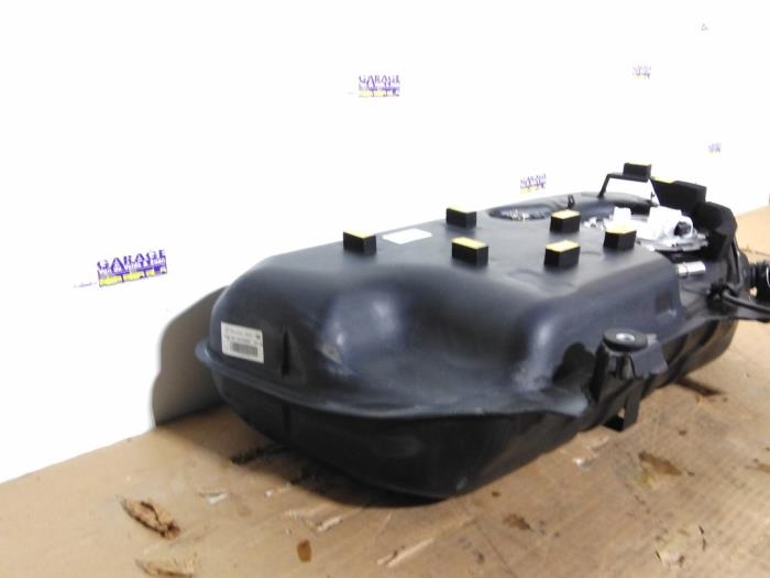 Zbiornik Mercedes CLA