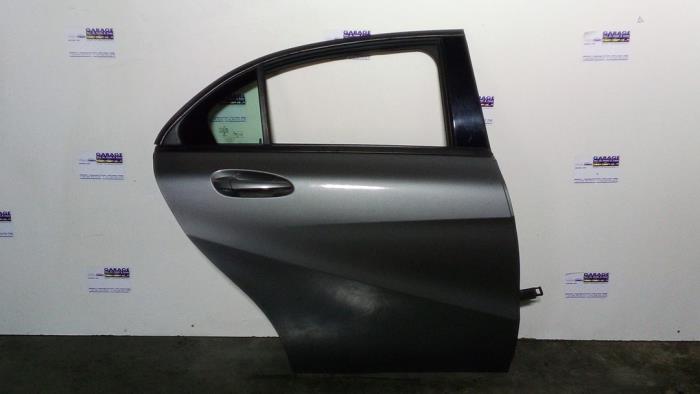 Drzwi prawe tylne wersja 4-drzwiowa Mercedes A-Klasse