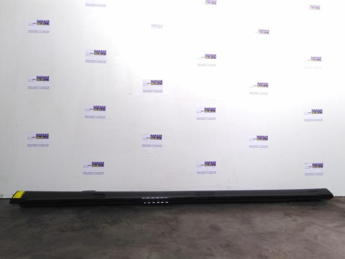 Próg lewy Mercedes E-Klasse