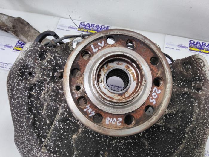 Knuckle, front left Mercedes C-Klasse