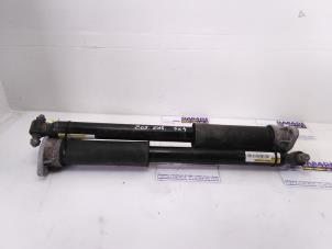 Gebruikte Kofferdekseldemper links-achter Mercedes C Estate (S205) C-220 d 2.2 16V 4-Matic Prijs € 48,40 Inclusief btw aangeboden door Autoparts Van De Velde