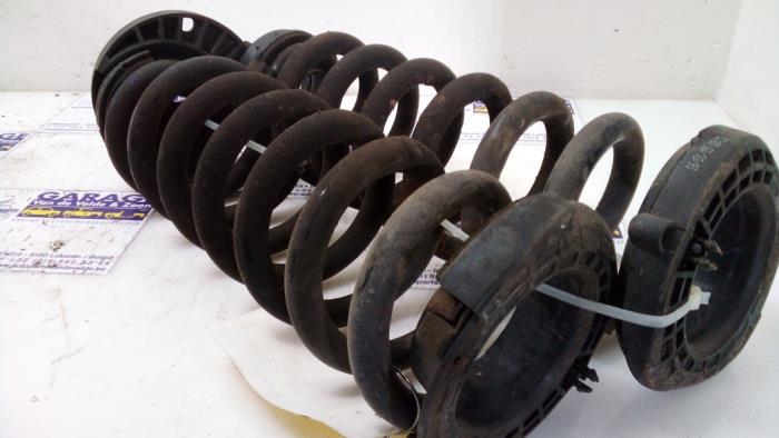 Muelle helicoidal detrás Mercedes C-Klasse