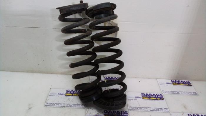 Muelle helicoidal detrás Mercedes C-Klasse