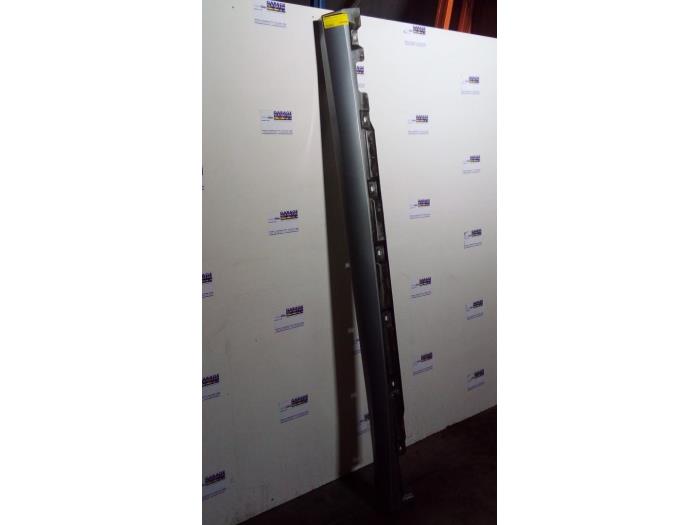 Sill, left Mercedes R-Klasse