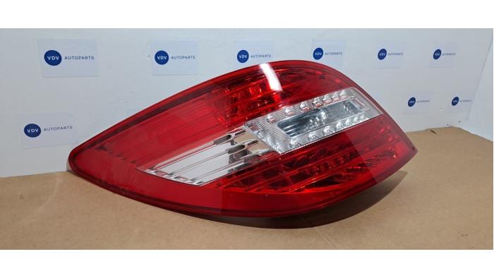 Luz trasera izquierda Mercedes R-Klasse