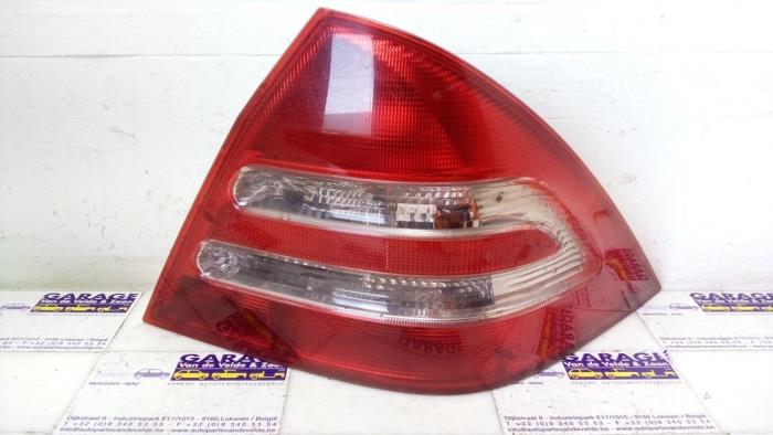 Luz trasera derecha Mercedes C-Klasse