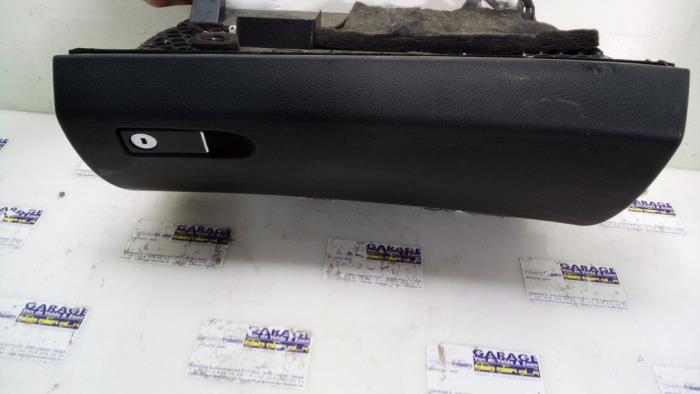 Glovebox Mercedes C-Klasse