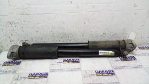 Gebruikte Kofferdekseldemper links-achter Mercedes C Estate (S205) C-220 CDI BlueTEC, C-220 d 2.2 16V Prijs € 48,40 Inclusief btw aangeboden door Autoparts Van De Velde