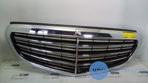 Gebruikte Grille Mercedes E (W212) E-220 CDI 16V BlueEfficiency Prijs € 242,00 Inclusief btw aangeboden door Autoparts Van De Velde