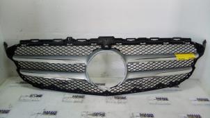 Gebruikte Grille Mercedes C (W205) C-200 1.6 CDI BlueTEC, C-200 d 16V Prijs € 102,85 Inclusief btw aangeboden door Autoparts Van De Velde