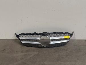 Gebruikte Grille Mercedes C (W205) C-200 1.6 CDI BlueTEC, C-200 d 16V Prijs € 102,85 Inclusief btw aangeboden door Autoparts Van De Velde