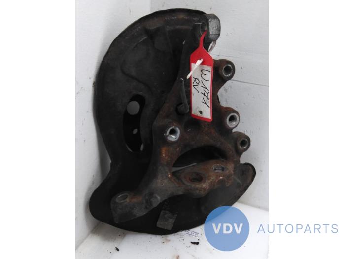 Fusee rechts-voor van een Mercedes-Benz C Combi (S203) 2.2 C-200 CDI 16V 2004