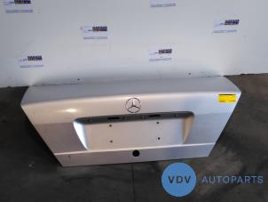 Gebruikte Kofferdeksel Mercedes C (W202) 2.2 C-220 CDI 16V Prijs op aanvraag aangeboden door Autoparts Van De Velde