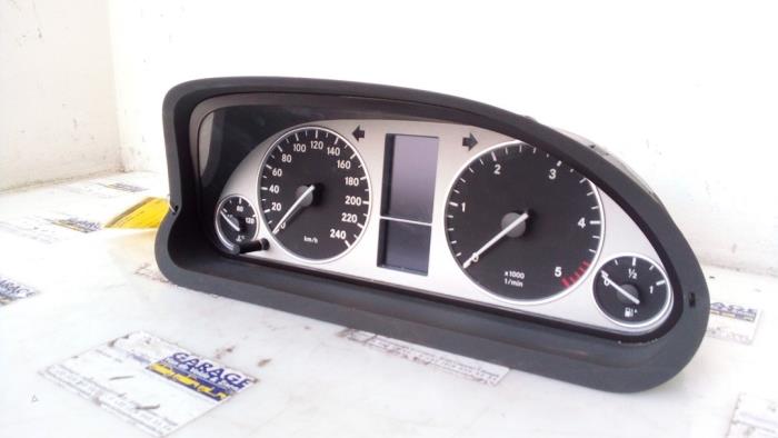Tacho - Kombiinstrument KM Mercedes B-Klasse