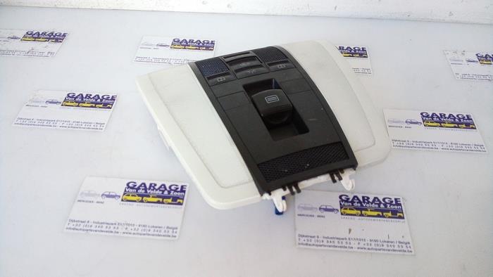 Oswietlenie wewnetrzne przód Mercedes C-Klasse