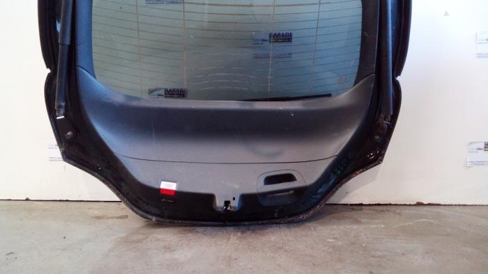 Pokrywa bagaznika Mercedes CLA