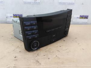 Gebruikte Radio Mercedes E (W211) 2.2 E-220 CDI 16V Prijs op aanvraag aangeboden door Autoparts Van De Velde