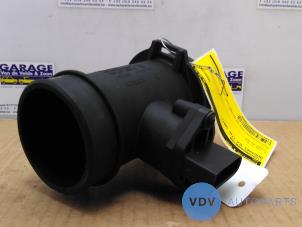 Gebruikte Luchtmassameter Mercedes SLK (R170) 2.0 200 K 16V Prijs € 30,25 Inclusief btw aangeboden door Autoparts Van De Velde