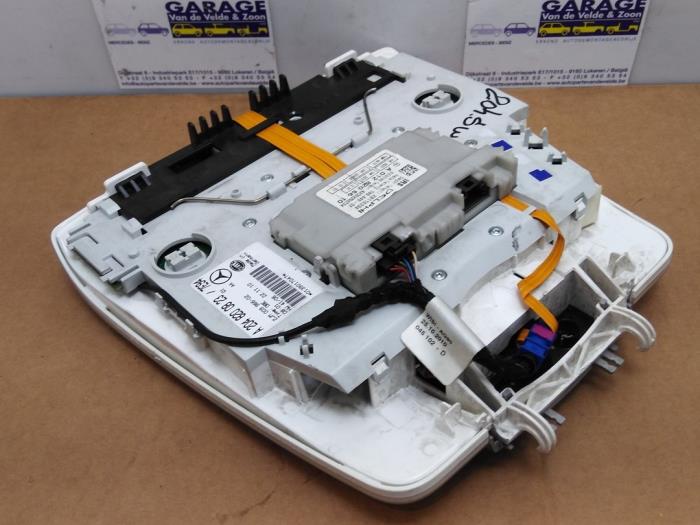 Oswietlenie wewnetrzne przód Mercedes C-Klasse