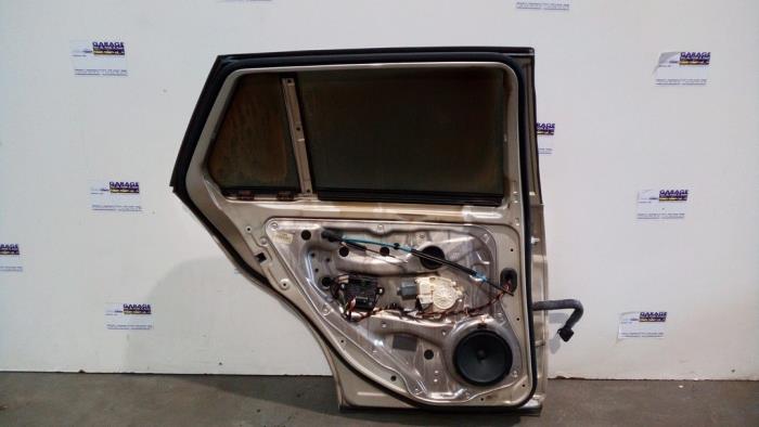 Tür 4-türig links hinten Mercedes C-Klasse
