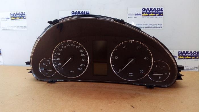 Tacho - Kombiinstrument KM Mercedes C-Klasse