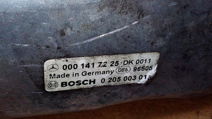 Luchthoeveelheidsmeter van een Mercedes-Benz S (W140) 6.0 600 SEL, S 600,Lang 48V 1994