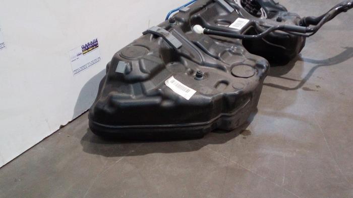 Réservoir de carburant Mercedes E-Klasse