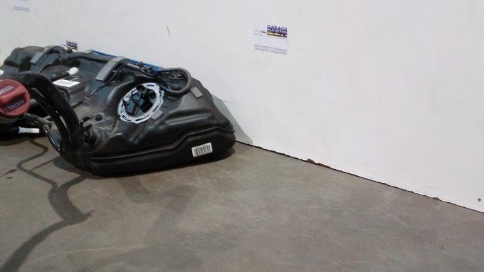 Réservoir de carburant Mercedes E-Klasse