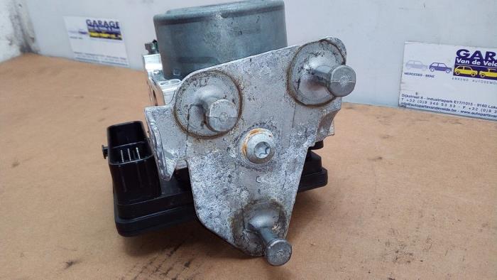 ABS Computer van een Mercedes-Benz C (W205) C-220 2.2 CDI BlueTEC, C-220 d 16V 2015