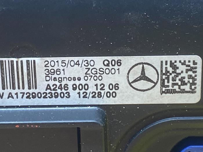 Binnenscherm van een Mercedes-Benz A (W176) 1.6 A-180 16V 2013
