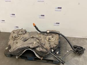 Gebruikte Tank Mercedes ML III (166) 2.1 ML-250 CDI 16V BlueTEC 4-Matic Prijs € 302,50 Inclusief btw aangeboden door Autoparts Van De Velde