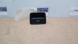 Gebruikte Handremhendel Mercedes A (W176) 1.5 A-180 CDI, A-180d 16V Prijs € 12,10 Inclusief btw aangeboden door Autoparts Van De Velde