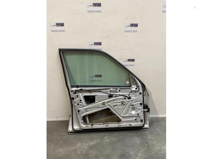 Tür 4-türig links vorne Mercedes 190E/D