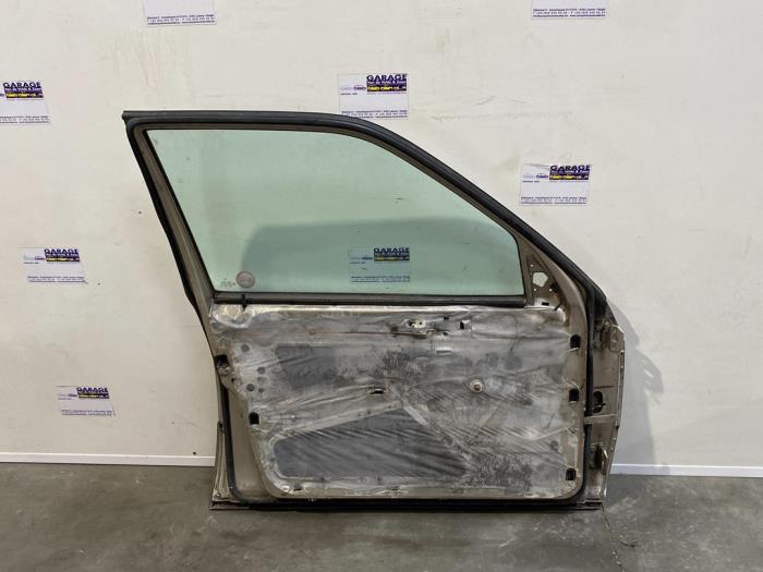 Tür 4-türig links vorne Mercedes 190E/D