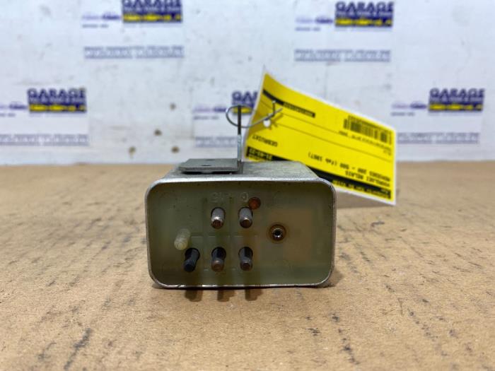 Przekaznik swiec zarowych Mercedes 200 - 500