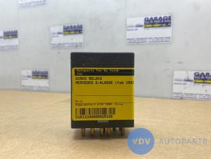 Gebruikte Airco relais Mercedes E (W124) 2.8 280 E 24V Prijs € 30,25 Inclusief btw aangeboden door Autoparts Van De Velde