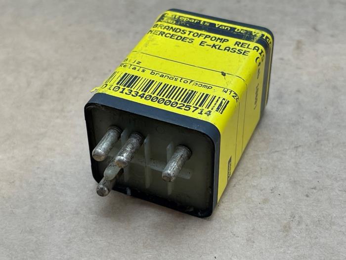 Relais pompe carburant Mercedes E-Klasse