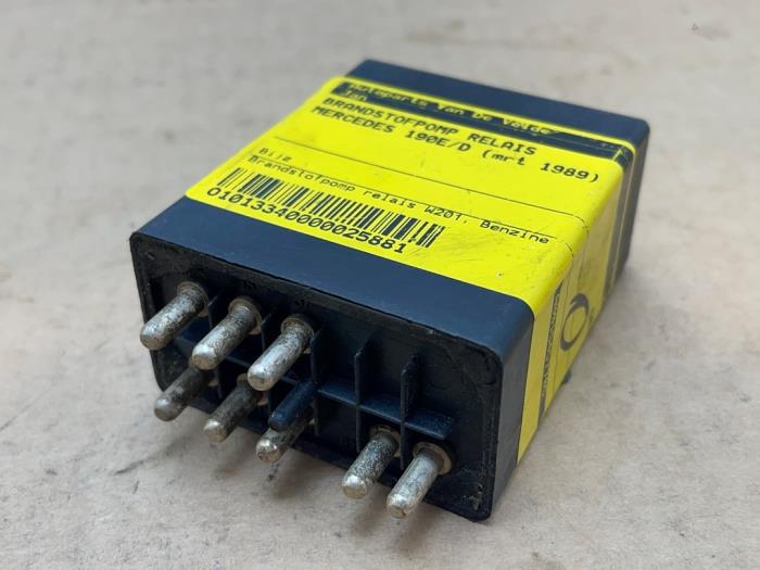 Brandstofpomp relais Mercedes 190E/D