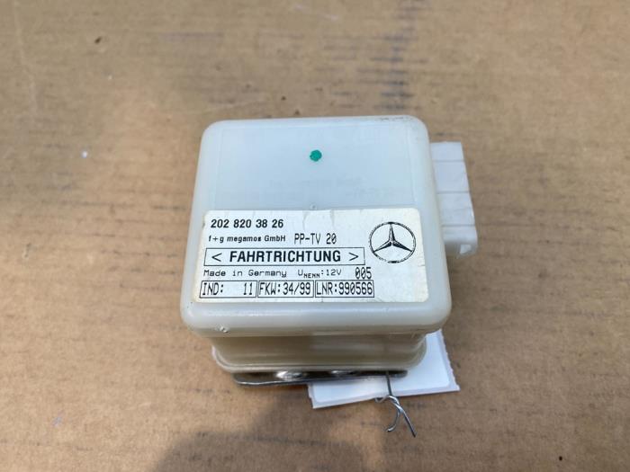Alarm module van een Mercedes-Benz SL (R129) 5.0 SL-500 V8 24V 2000