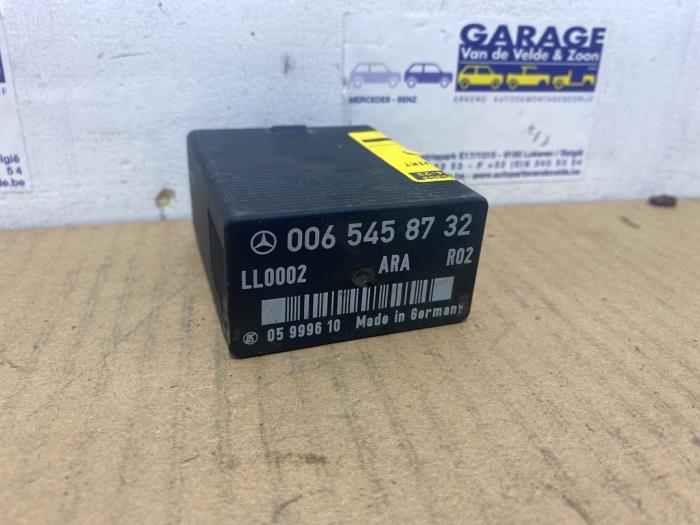 Fuel pump relay Mercedes E-Klasse