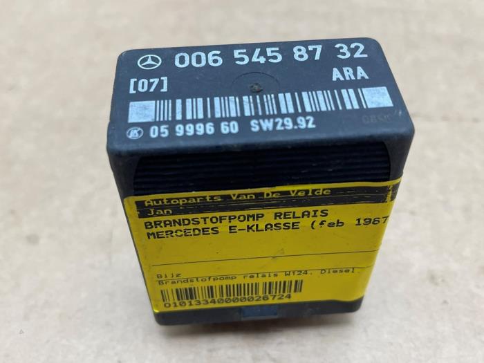 Fuel pump relay Mercedes E-Klasse