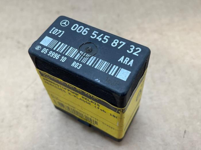 Relais pompe carburant Mercedes E-Klasse