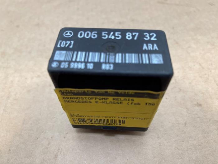 Fuel pump relay Mercedes E-Klasse
