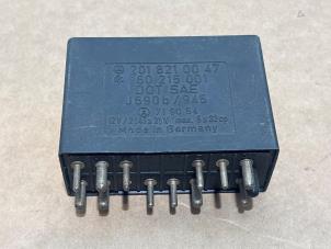 Gebruikte Richtingaanwijzer relais Mercedes 190 (W201) 2.0 E Kat. Prijs € 78,65 Inclusief btw aangeboden door Autoparts Van De Velde