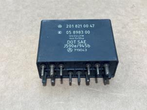 Gebruikte Richtingaanwijzer relais Mercedes 190 (W201) 2.0 E Kat. Prijs € 78,65 Inclusief btw aangeboden door Autoparts Van De Velde