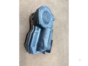 Kontaktslot + computer van een Mercedes-Benz E (W211) 2.2 E-220 CDI 16V 2005